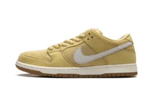 SB Dunk Low "Saturn Gold"