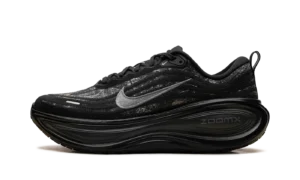 Vomero Plus "Black / Dark Smoke Grey / Anthracite / Metallic Dark Grey"