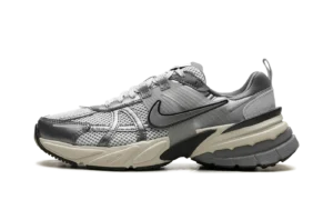 V2K RUN WMNS "Pure Platinum Wolf Grey"