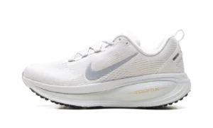 Vomero 18 WMNS "Vast Grey Summit White"