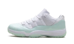 Air Jordan 11 Low WMNS "Igloo"