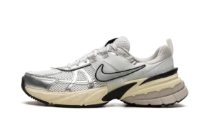 V2K RUN WMNS "Metallic Silver"