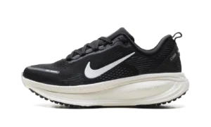 Vomero 18 WMNS "Black Summit White"