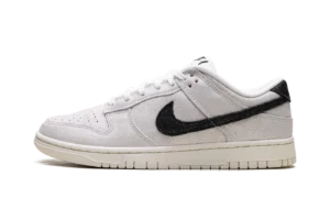 Dunk Low SE WMNS "Team Red"