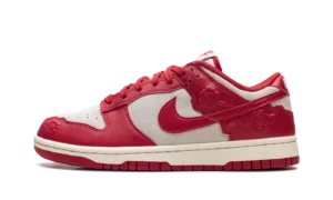Dunk Low WMNS "Red Roses"