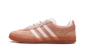 Gazelle Indoor "Bad Bunny - Cabo Rojo"