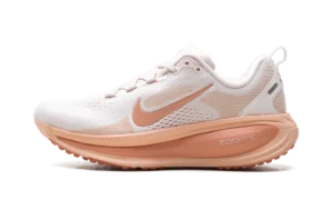 Vomero 18 WMNS "Light Soft Pink Light Madder Root Arctic Orange Madder Root"