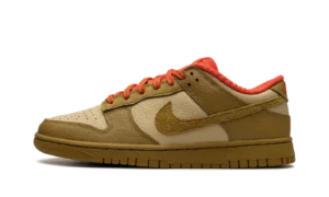 DUNK LOW WMNS "Bronzine Picante Red"