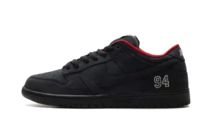 SB Dunk Low "Supreme - Black"