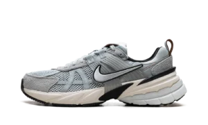 V2K Run WMNS "Light Pumic Black Chrome"
