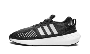 SWIFT RUN 22 WMNS "Black"