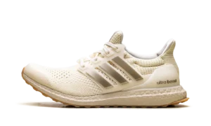 UltraBoost 1.0 WMNS "Warm Vanilla Cyber Metallic"