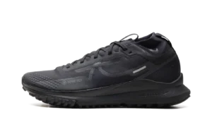 React Pegasus Trail 4 "Black Anthracite Velvet Brow"