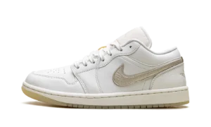 Jordan 1 Low SE WMNS "Metallic Team Gold"
