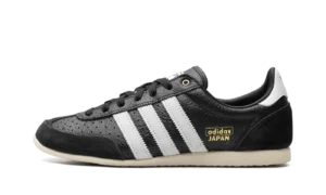 Japan WMNS "Core Black Cloud White"